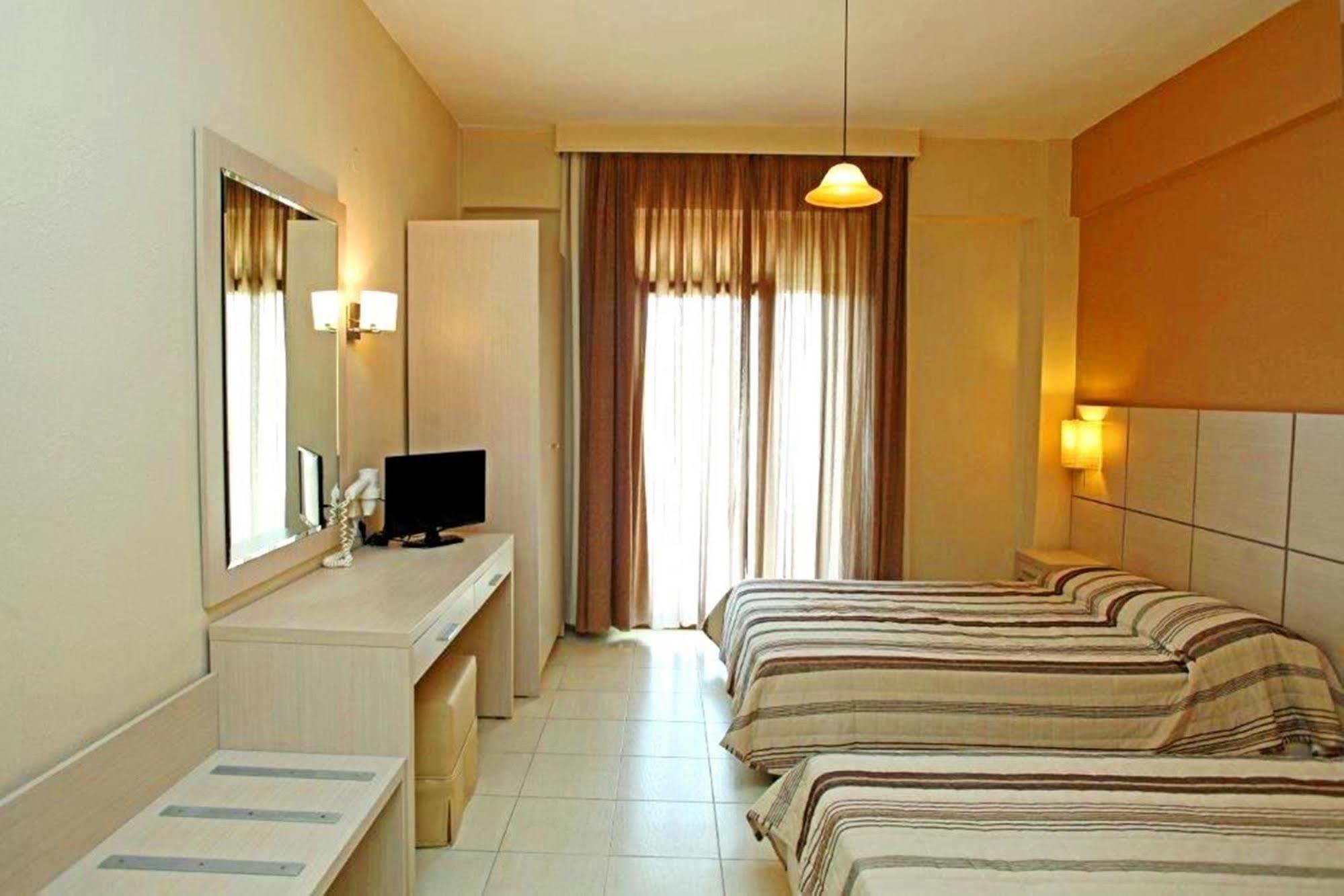 Aristotelis Hotel Fourka Bagian luar foto