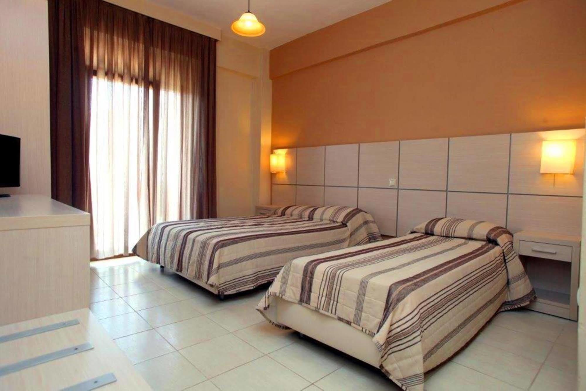 Aristotelis Hotel Fourka Bagian luar foto